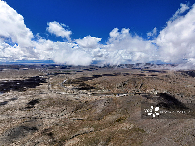 青海省玉树州青藏公路昆仑山世界地质公园昆仑山口航拍图片素材