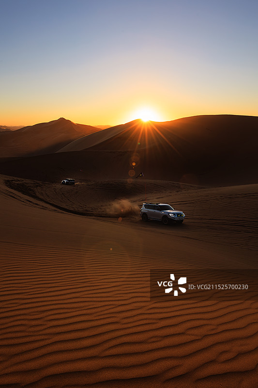 大漠落日飞车图片素材