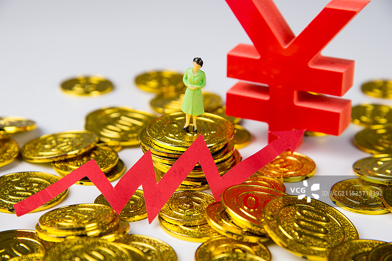 堆叠的货币和人民币符号图片素材