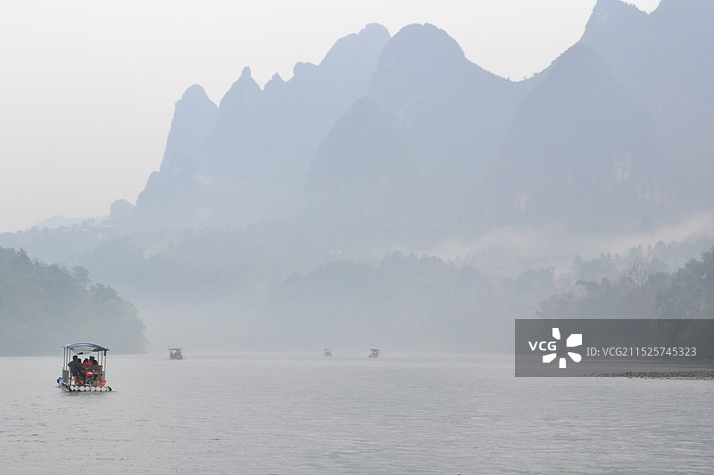 雨中漓江，桂林山水，细雨中的美景图片素材
