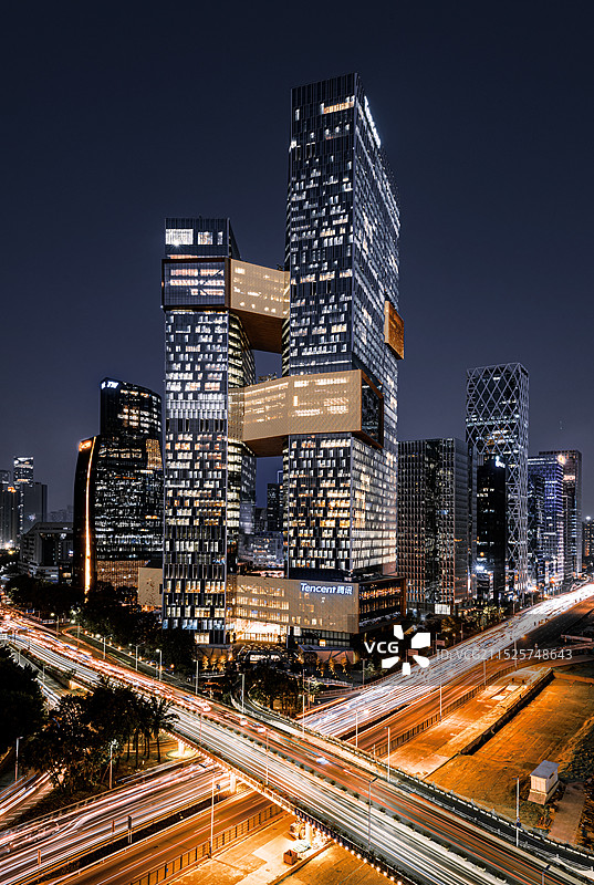 蓝调下的深圳腾讯大厦图片素材