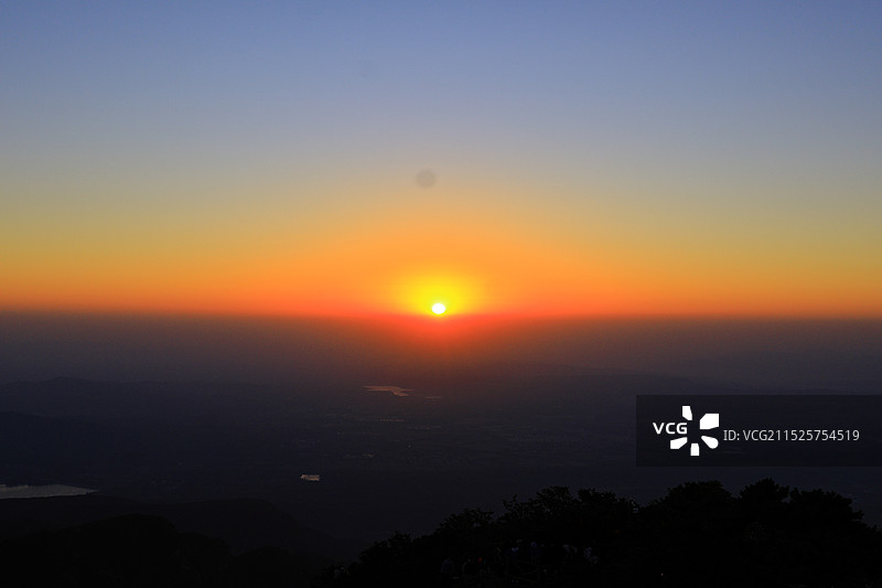 嵩山峻极峰日出图片素材