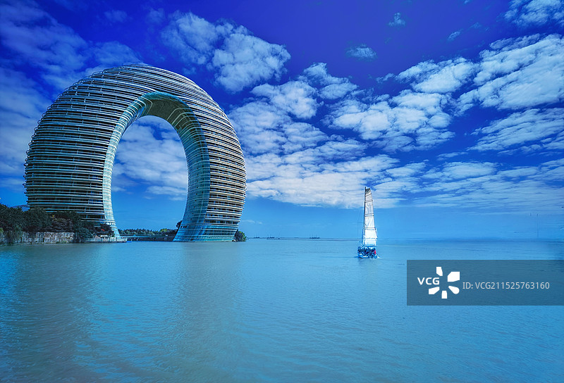 蓝天下的太湖图片素材