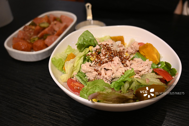 鸡胸肉蔬菜沙拉图片素材