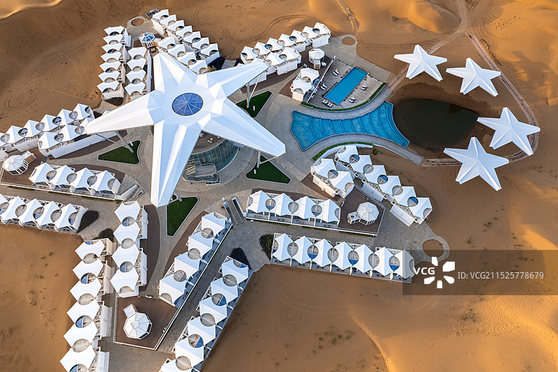 宁夏回族自治区中卫市沙坡头区迎水桥镇网红沙漠星星酒店白昼夜晚航拍风景图片素材