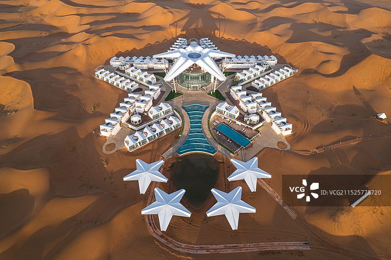 宁夏回族自治区中卫市沙坡头区迎水桥镇网红沙漠星星酒店白昼夜晚航拍风景图片素材