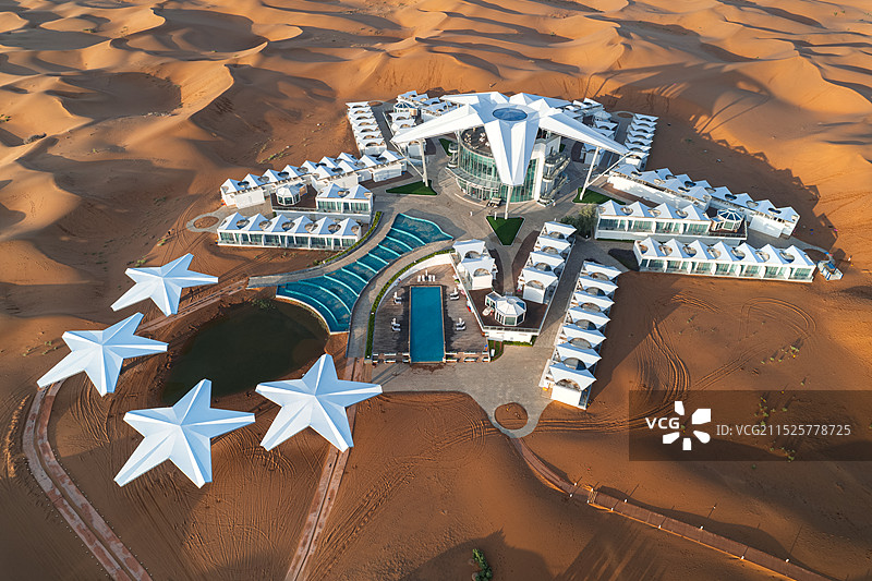 宁夏回族自治区中卫市沙坡头区迎水桥镇网红沙漠星星酒店白昼夜晚航拍风景图片素材