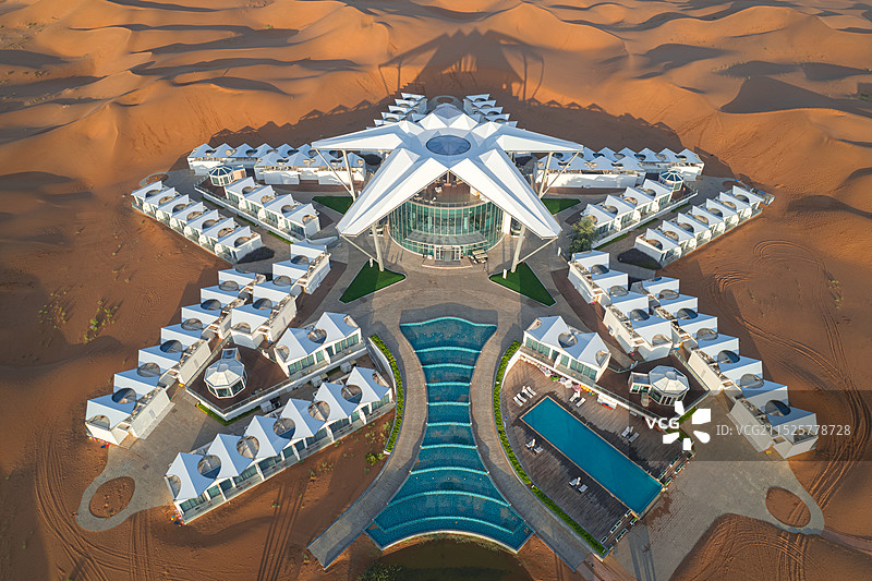 宁夏回族自治区中卫市沙坡头区迎水桥镇网红沙漠星星酒店白昼夜晚航拍风景图片素材