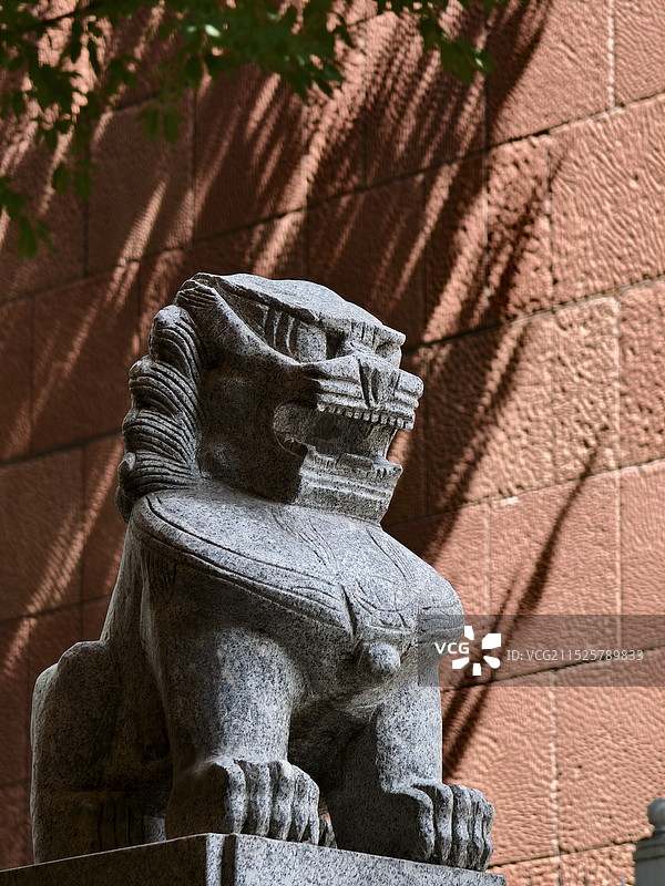 广州大厦的石狮子图片素材