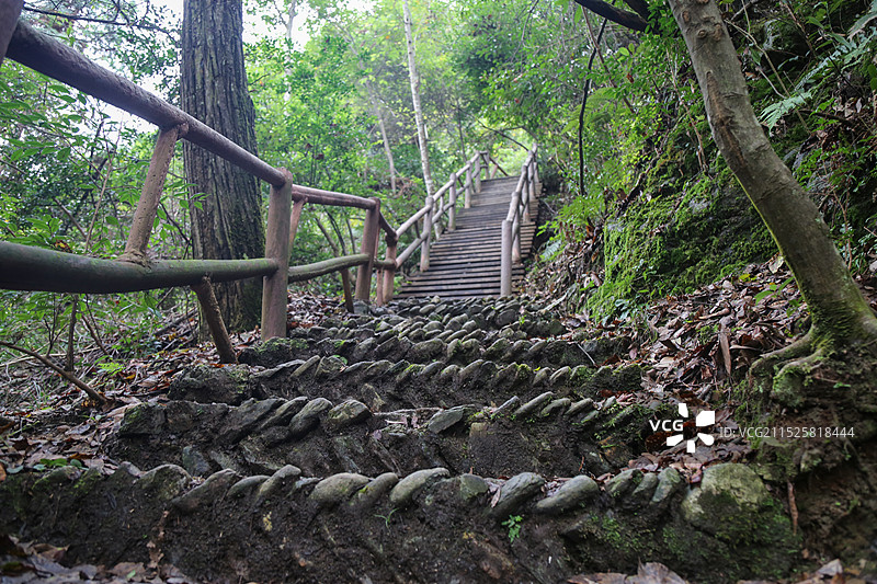 通往山顶的石阶图片素材