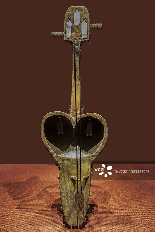 天津博物馆（天津文博院）“哈萨克斯坦历史文物展”：库布孜—乐器（木头，手工制作工艺）图片素材