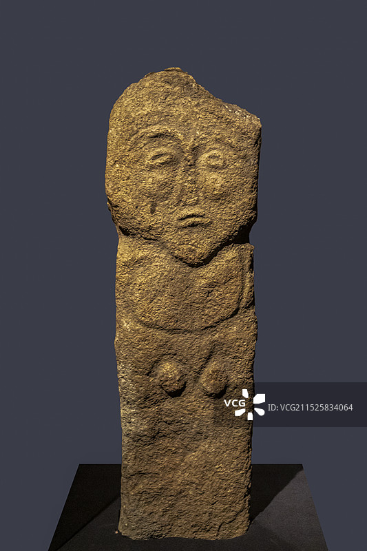 天津博物馆（天津文博院）“哈萨克斯坦历史文物展”：石像（巴甫洛达尔州，10—12世纪，花岗岩）图片素材
