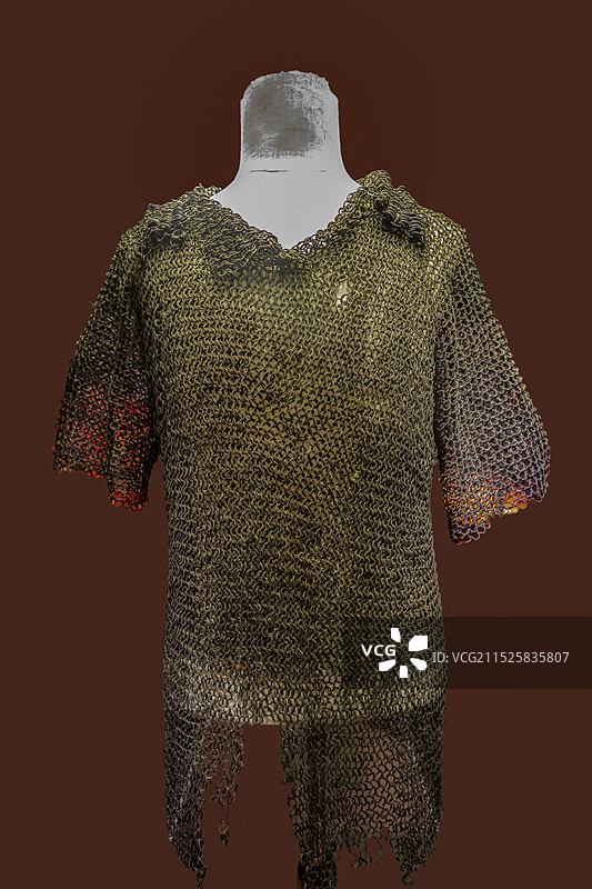 天津博物馆（天津文博院）“哈萨克斯坦历史文物展”：锁子甲（金属，锻造、编织工艺）图片素材