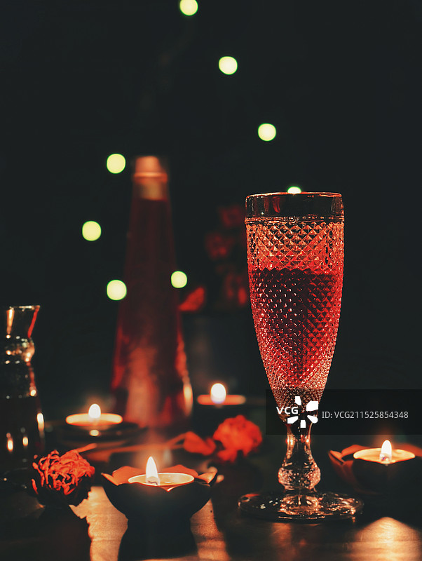 桌上红酒.杯图片素材