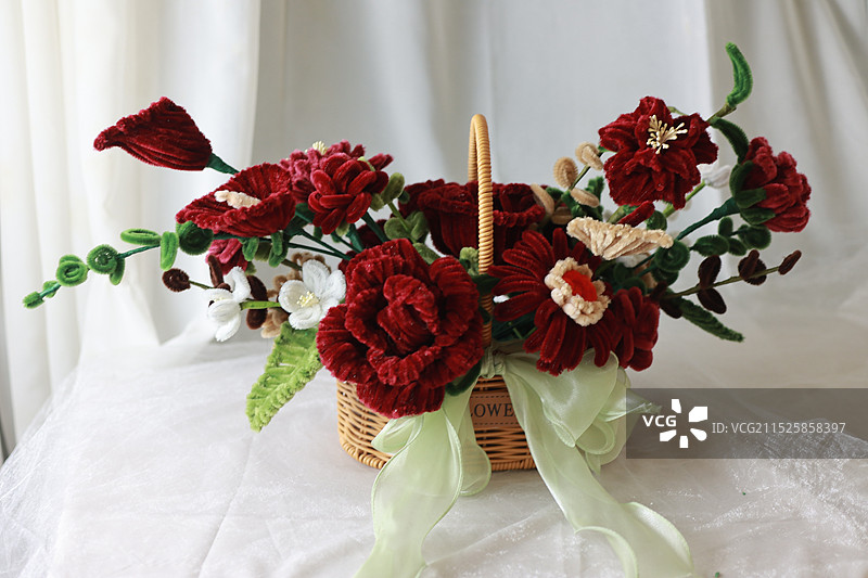 扭扭棒手工花篮图片素材