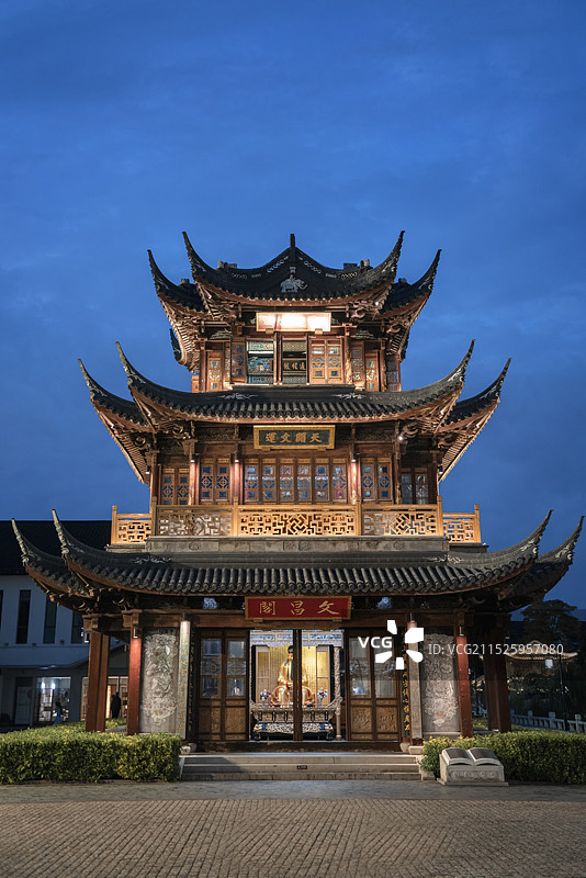 中国塔式古建苏州文昌阁夜景蓝调图片素材