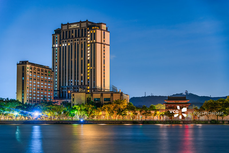 广东省惠州惠城区朝京门挂榜阁夜景风光图片素材