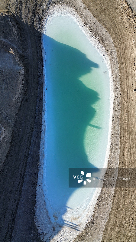 水上雅丹图片素材