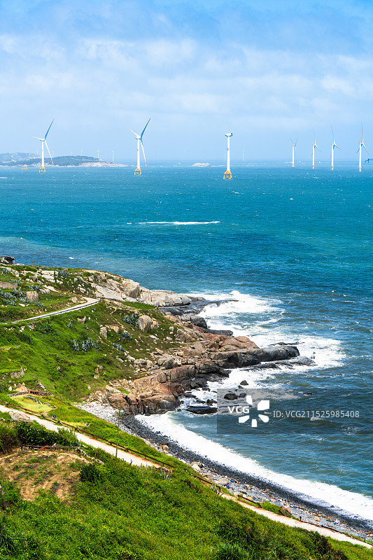 平潭岛海滩和风力发电机组图片素材