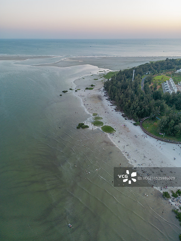 航拍冯家江出海口银滩风光，广西北海市图片素材