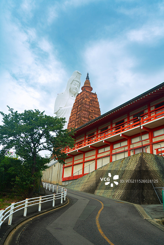 日本九州福冈县久留米市大本山成田山久留米分院，寺庙景区内佛教雕像，佛教历史文化遗产。图片素材