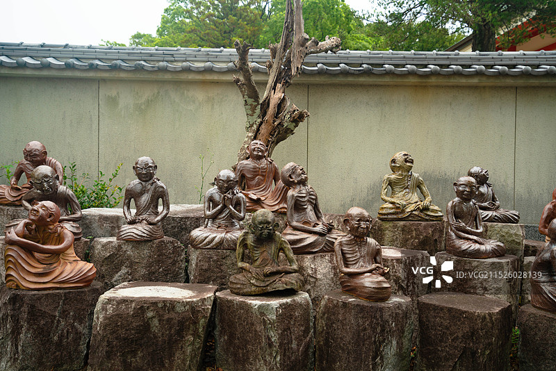 日本九州福冈县久留米市大本山成田山久留米分院，寺庙景区内佛教雕像，佛教历史文化遗产。图片素材