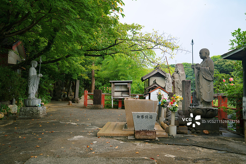 日本九州福冈县久留米市大本山成田山久留米分院，寺庙景区内佛教雕像，佛教历史文化遗产。图片素材