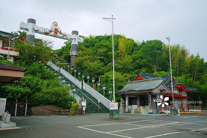 日本九州福冈县久留米市大本山成田山久留米分院，寺庙景区内佛教雕像，佛教历史文化遗产。图片素材