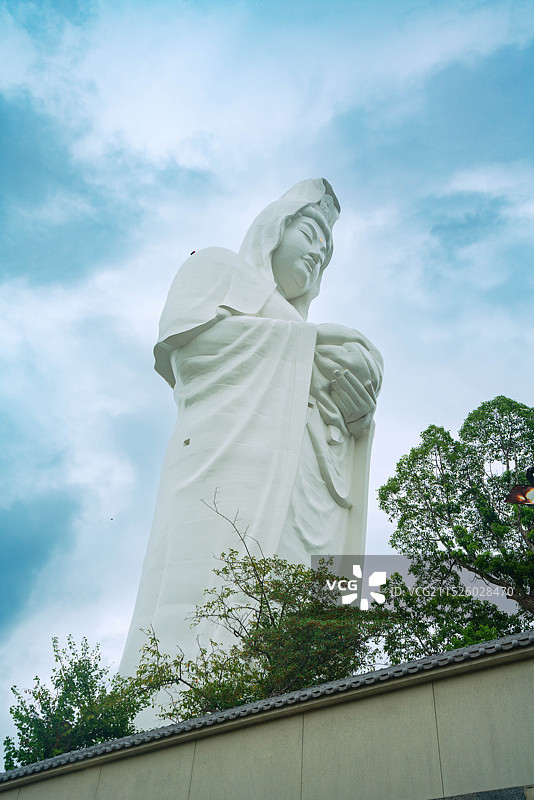 日本九州福冈县久留米市大本山成田山久留米分院，莹白救世慈母大观音像，高达62米，是世界上最大的20个图片素材