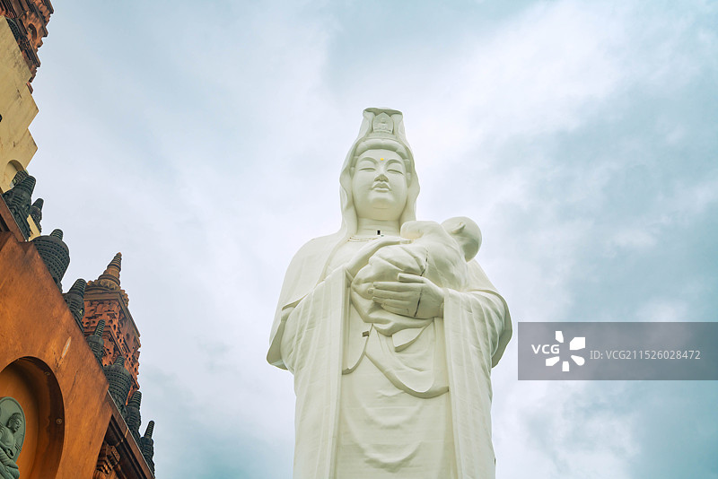 日本九州福冈县久留米市大本山成田山久留米分院，莹白救世慈母大观音像，高达62米，是世界上最大的20个图片素材