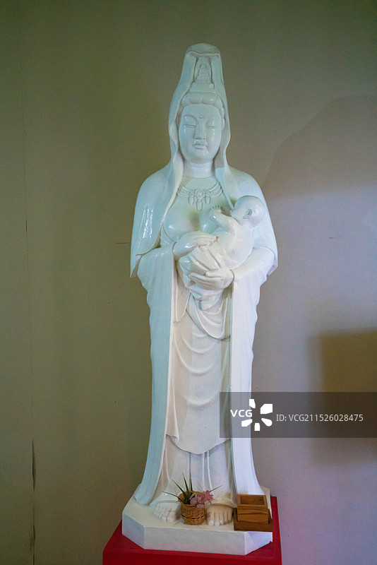 日本九州福冈县久留米市大本山成田山久留米分院，莹白救世慈母大观音像，高达62米，是世界上最大的20个图片素材