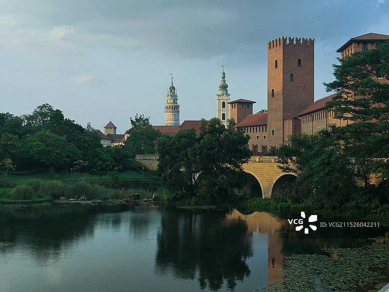 华为欧洲小镇湖景风光图片素材