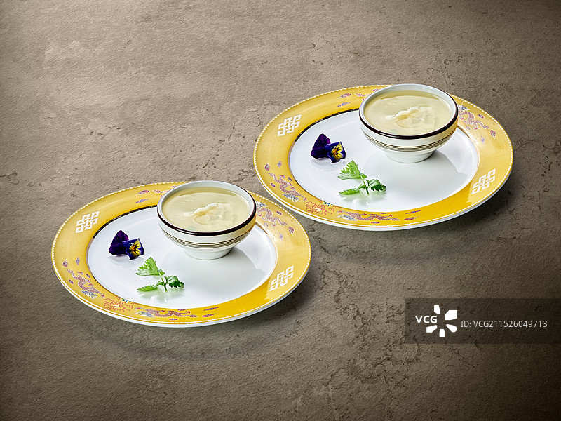 满汉全席之饺子汤羹图片素材