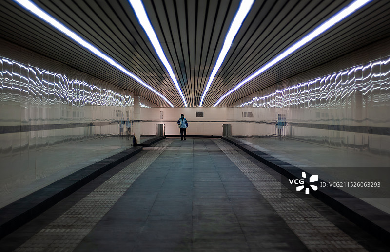 整洁干净的地下通道图片素材