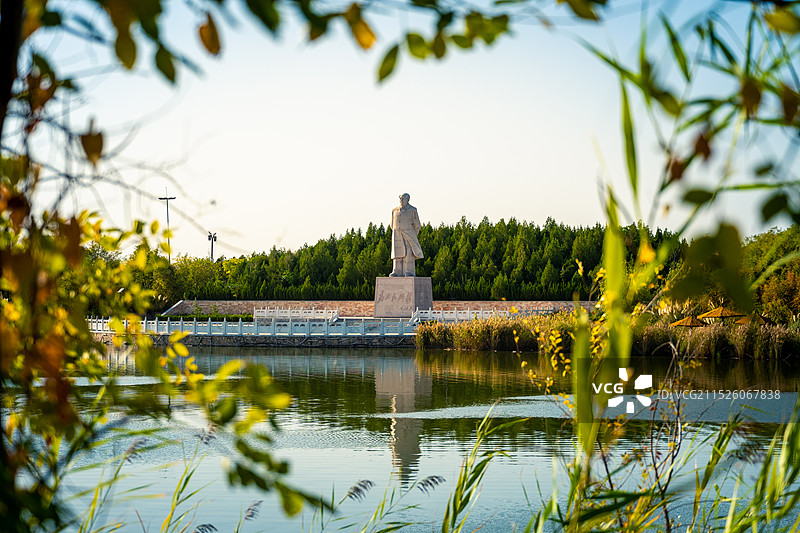 卤阳湖风景区，毛主席雕塑图片素材