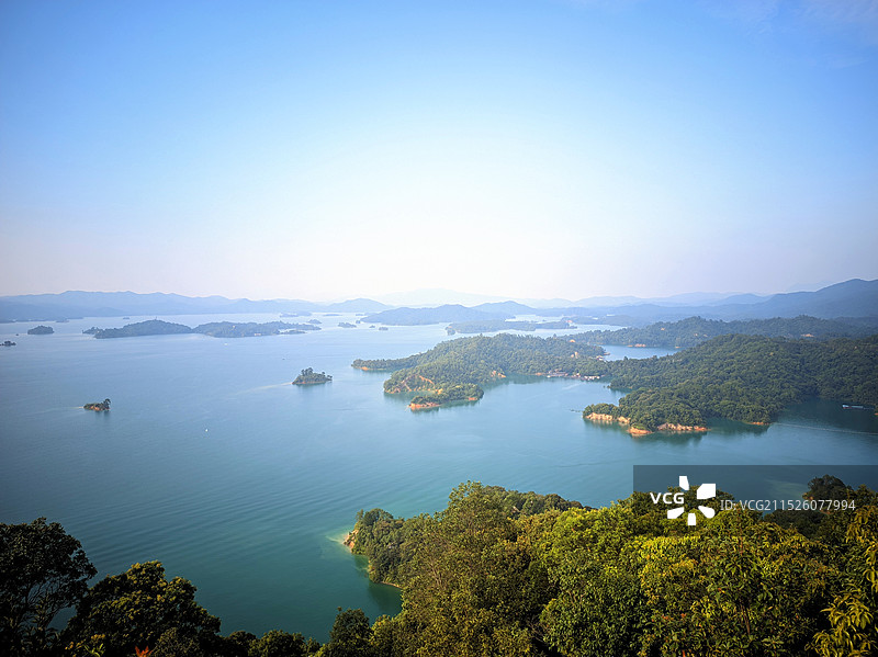 航拍视角下的万绿湖图片素材