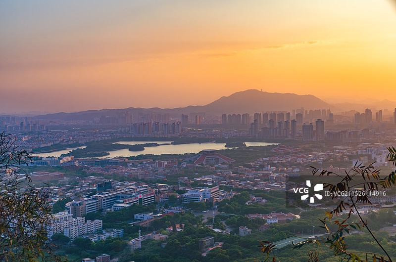 福建省泉州清源山俯瞰城市天际线夕阳风光图片素材