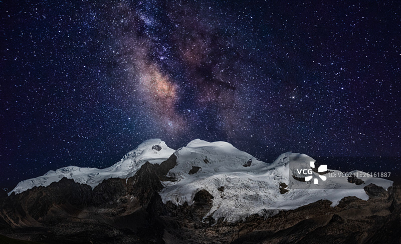 格聂夜景与星空图片素材