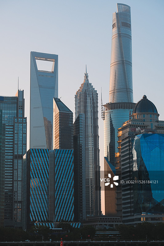 清晨的上海浦东陆家嘴金融城城市风光地标建筑图片素材