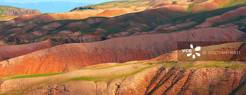 夏天新疆伊犁特克斯美丽的地形地貌图片素材