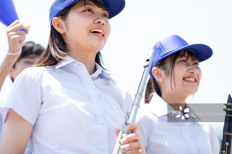 高中生用乐器欢呼图片素材