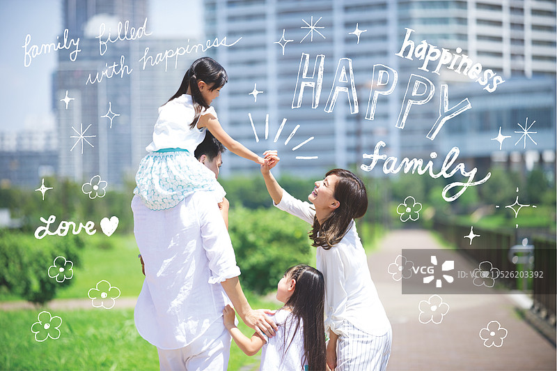 一家人散步图片素材