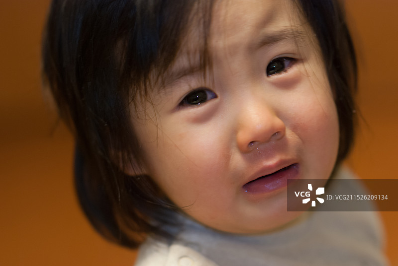 哭泣的孩子图片素材