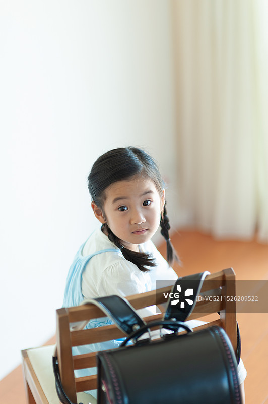 书包和女孩图片素材