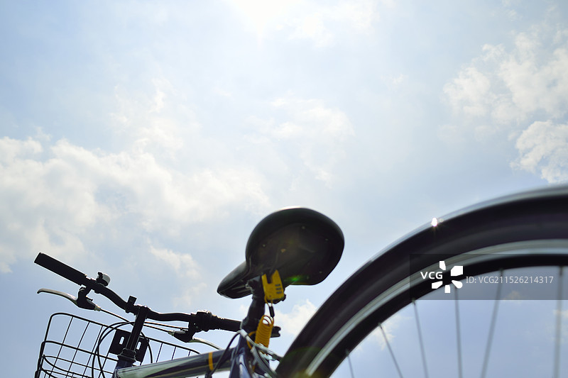 蓝天与自行车图片素材