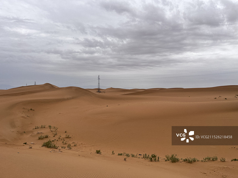 多云的沙漠风光图片素材