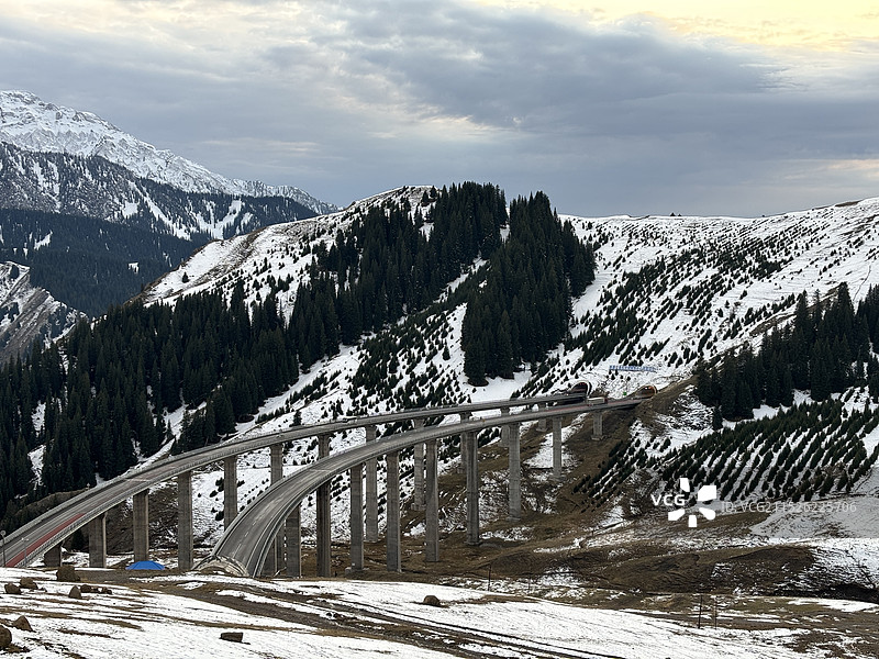 新疆果子沟大桥图片素材