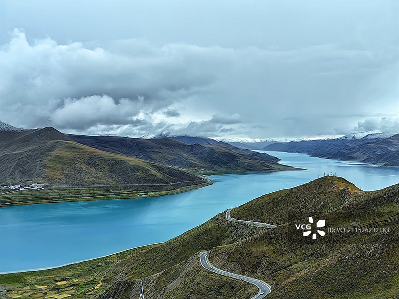 西藏圣湖羊卓雍错图片素材