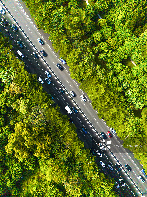 航拍城市道路车流图片素材