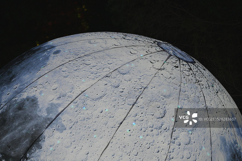 夜间湿窗特写图片素材